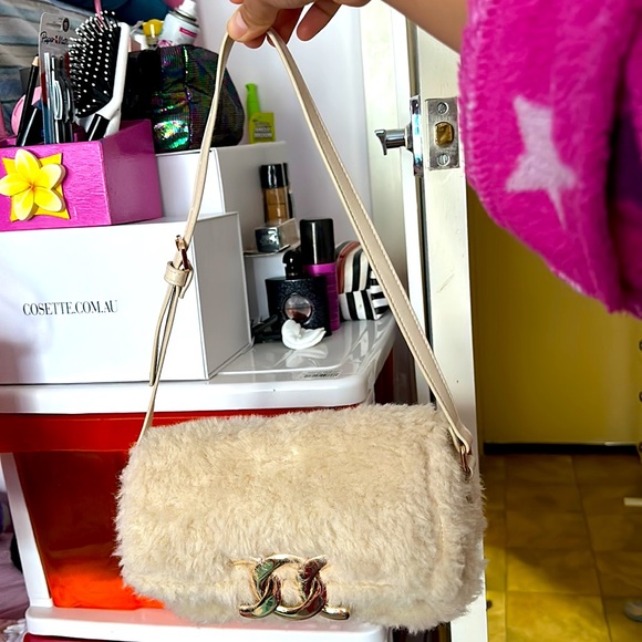 Fluffy Shoulder Bag - Picture 2 of 7